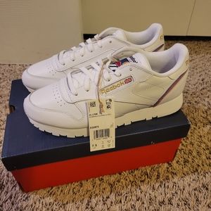New Reebok classic for women size 7.5